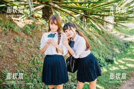 波萝社-柳侑绮Sevenbaby 波萝社 - 柳侑绮Sevenbaby的户外写真:不信你看,那片草地颜色真好