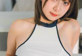 浅安安的水手服写真集分享，明明在陆上却有种大海的召唤感，果然文艺了！
