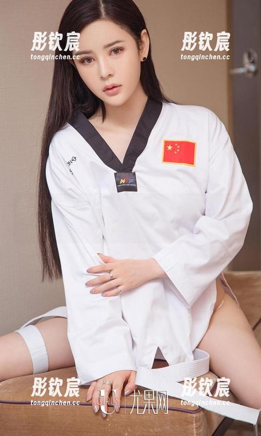 爱尤物 - 图包当中，月音瞳的校服风格太容易让人分心