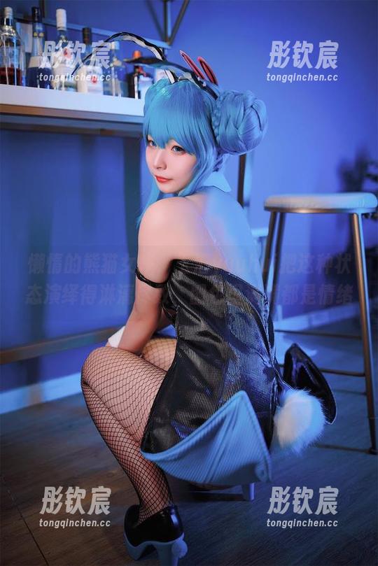 懒惰的熊猫女仆，玉汇yuuhui把这种状态演绎得淋漓尽致，图包里满满都是情绪