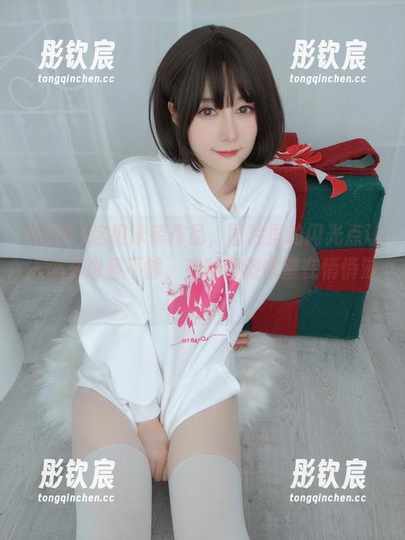 白银81 白银81这组泳装作品,图片里的闪光点让人怎么也看不够,有种微微欲望在悄悄滋生。