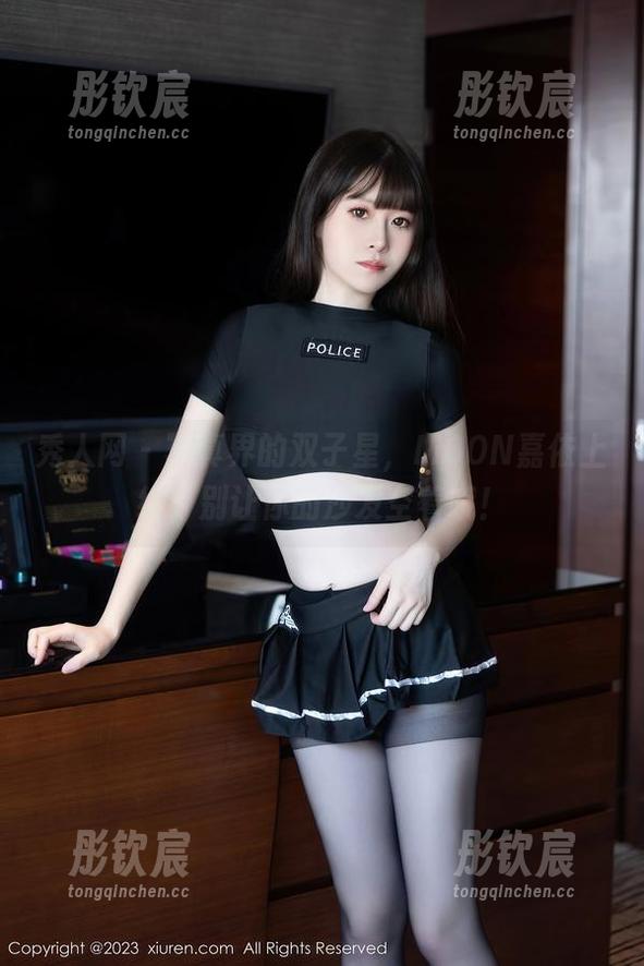 秀人网 - 写真界的双子星，MOON嘉依上线，别让你的沙发空着哦！