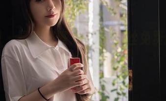 秀人网 - 骚气满满，UU酱黑丝免费图片，你敢点开吗？