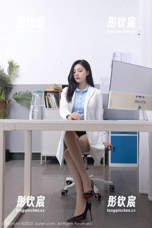 秀人网 - summer宝宝穿白衬衫，免费原图也能成为你的桌面壁纸？