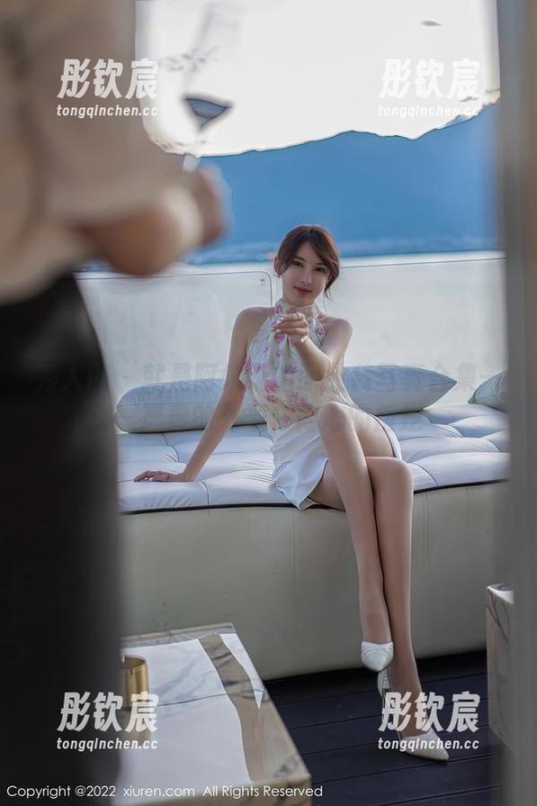 秀人网-就是阿朱啊 秀人网 - 就是阿朱啊的职业装写真合集——严肃的外表,内心的叛逆