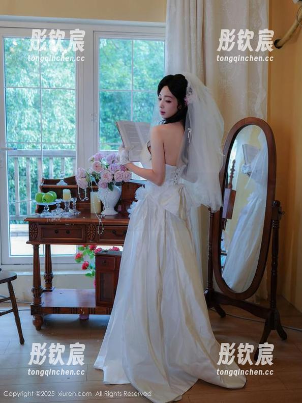 秀人网 - 来看苏曼兮的裤里丝写真，裤子穿衣有态度！