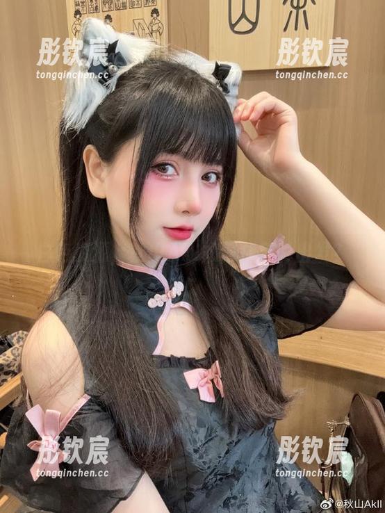 白色资源，秋山AkI如何从色彩出发？
