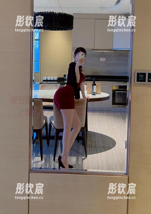 微密圈 - 脸红Dearie的美足，完全跟不上我的视线！图片和资源双双在线！