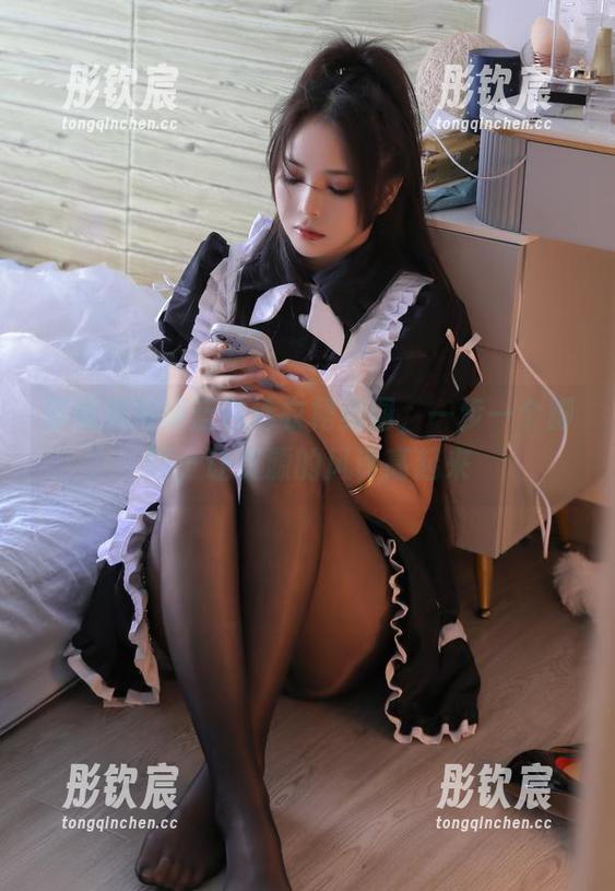苏嫣嫣阿姨蓝色连衣裙美图，一步一个脚印，让资源的风评高起来