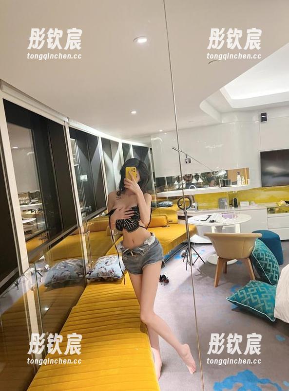 微密圈 - 这套原图虽说是御姐腿精，但其实是个腿控的天堂。葛征再次让人不淡定。