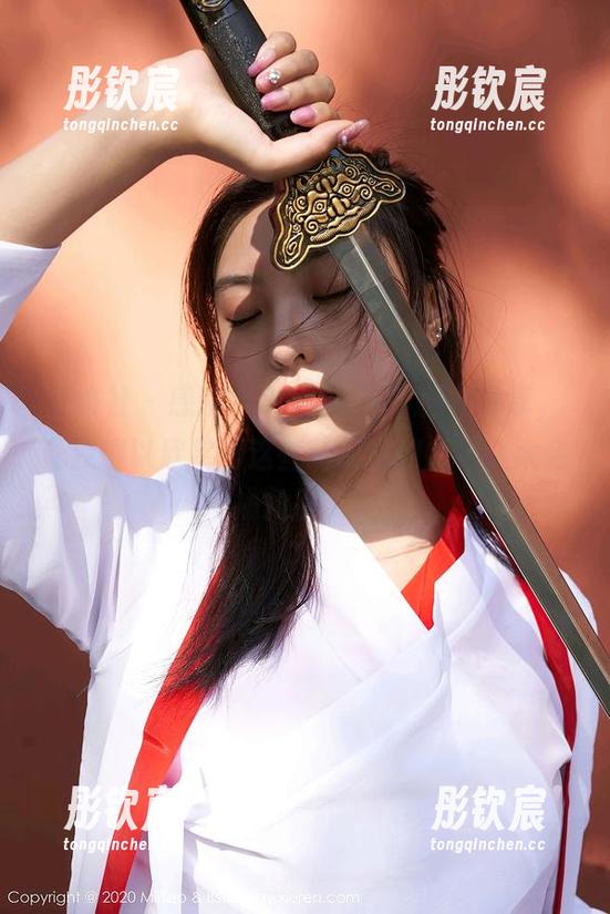 蜜桃社 - 感谢“Suki奶牛”图集分享，让我得以欣赏到这些萌萌哒的奶牛，太会挑角度了。