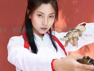 蜜桃社 - 今天，佩琦Pinky更新了套装图集，怎样才能想象她是怎么想到要搭这种的呢？