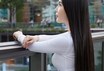 蜜桃社 - 月音瞳的美图，不得不承认，看到这双腿我对美的定义又变了。