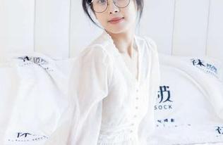 袜啵啵 - 浴室里的稚予：高清图包，重点在于那捧发泡的泡沫，这得让我想象……