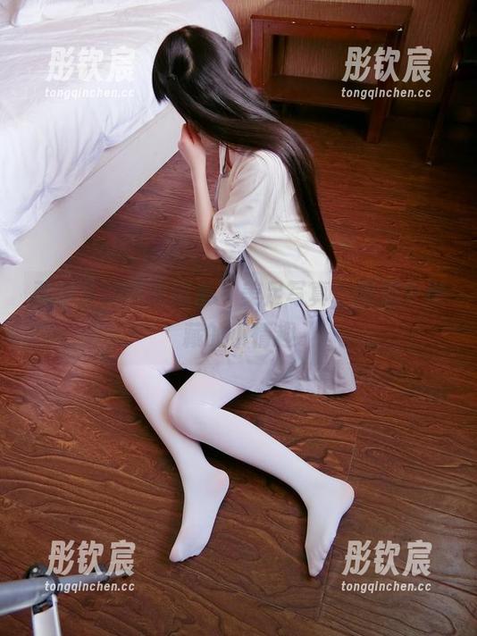 西尔酱的“治愈系”美足写真，图册中潜藏的小情趣