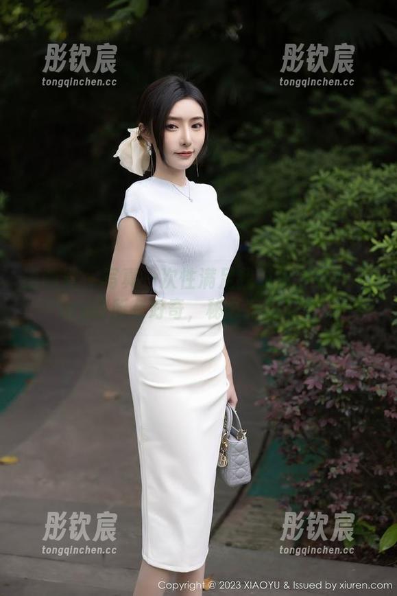 语画界 - 写真一次性满足我对小蛮妖Yummy的所有好奇，秘书穿搭好迷人