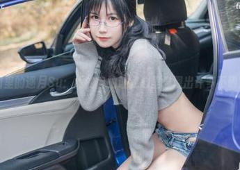 高清套图里的逐月Su：她的自拍让我心里浮现出许多不确定的可能