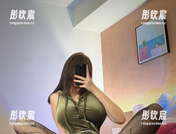 微密圈 - 豹纹内裤在原图里，好像要把你从椅子上踢出去，醇子小姨真会玩！
