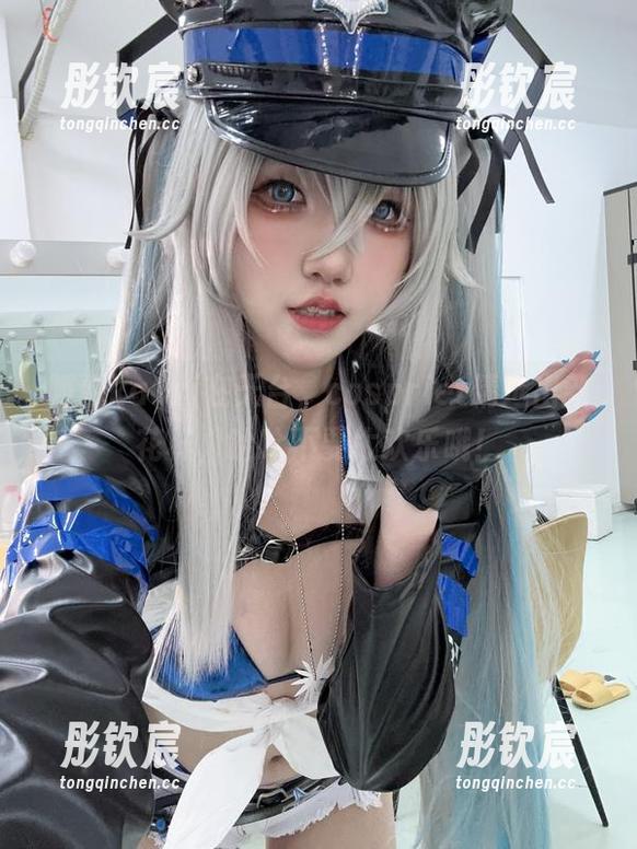 阿薰kaOri在天台，cospriet精选出新花样，哈哈不要太欢乐哦！