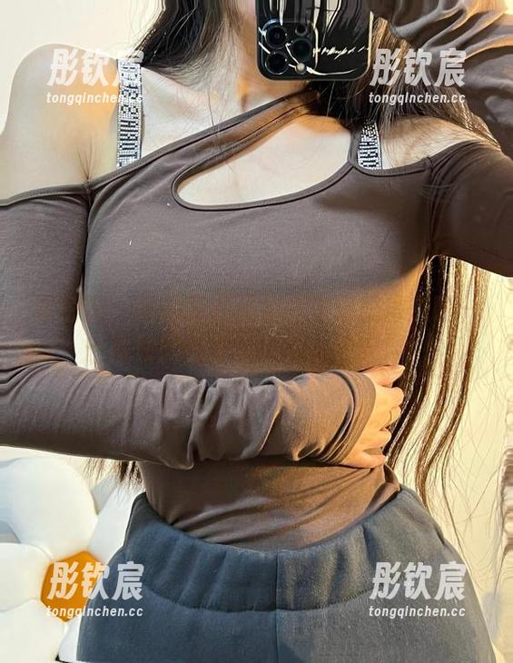微密圈 - 陈佩奇在连衣裙里舒服得想睡——福利图包帮你找到这种安逸！