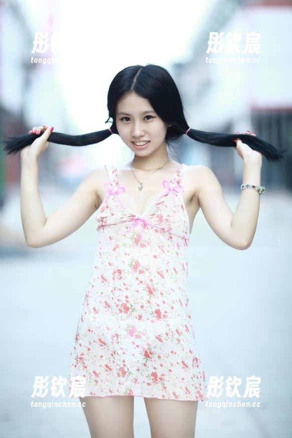 青豆客 - 游泳的季节来啦！温心怡更新的美图，让人好想去踩水！