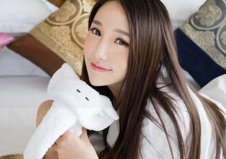 青豆客 - 程彤颜旗袍图包：图说我其实只是在家溜达，但外面特自信！