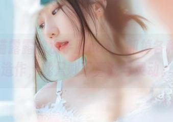 香草喵露露的水手服cos，卸掉各种矫揉造作，就只剩下真诚与灵动。