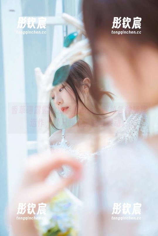 香草喵露露的水手服cos，卸掉各种矫揉造作，就只剩下真诚与灵动。