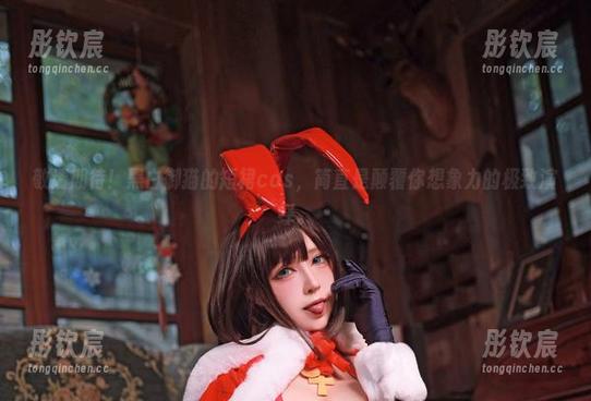 敬请期待！黑白御猫的短裙cos，简直是颠覆你想象力的极致演绎。